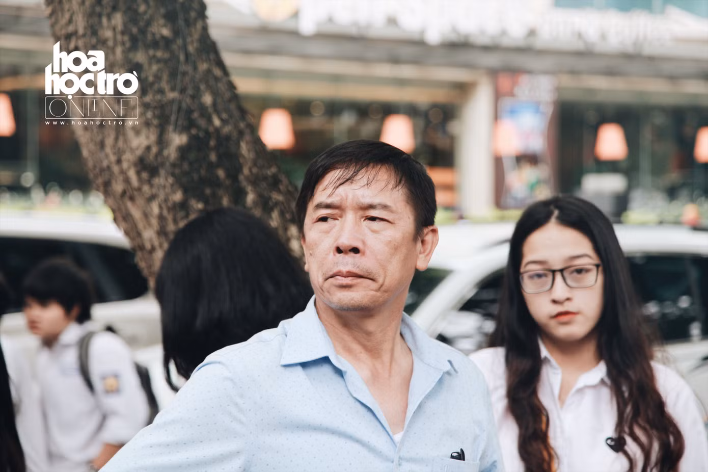 Những hình ảnh xúc động trong mùa thi: “Con cứ yên tâm, có cha mẹ ở đây rồi!” ảnh 5 Những hình ảnh xúc động trong mùa thi: “Con cứ yên tâm, có cha mẹ ở đây rồi!” ảnh 5