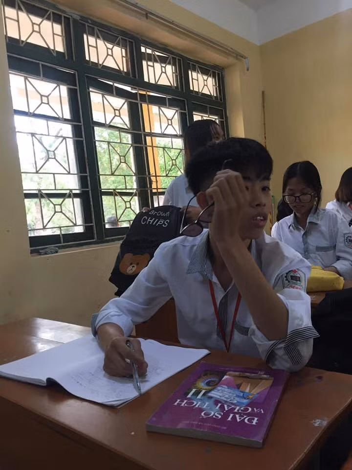 Tuyệt chiêu đánh lừa giáo viên khiến nhiều người thích thú.