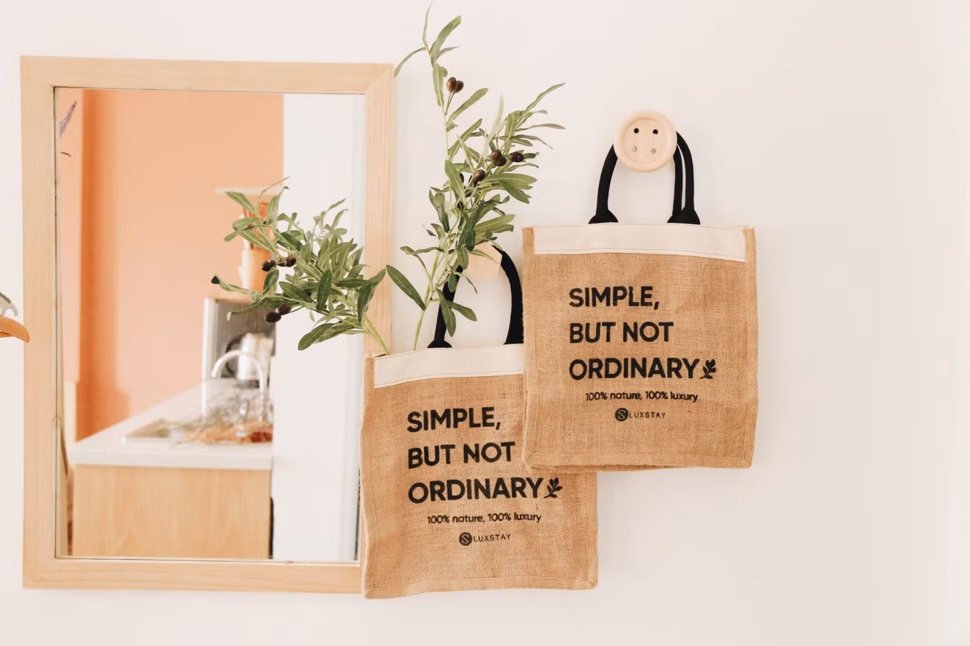 Chiếc túi vải đay thời trang “Simple, but not ordinary” đang gây sốt.