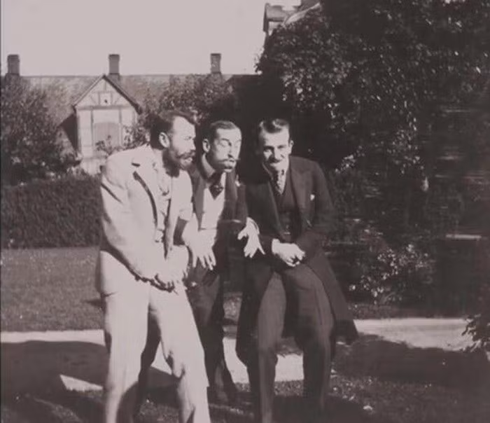 Nếu sống ở thời nay thì Sa hoàng Nicholas II đã thành "thánh tạo dáng" gây bão cộng đồng mạng rồi.