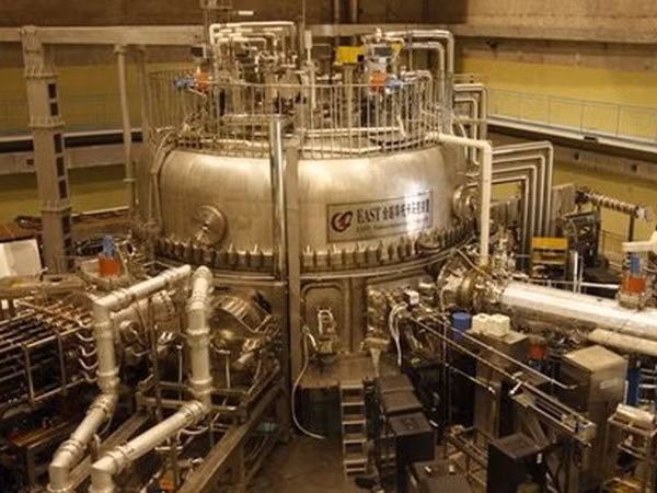 Lò phản ứng thực nghiệm tiên tiến siêu dẫn tokamak (EAST) của Trung Quốc