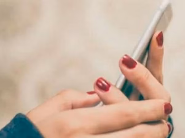 Casey đã rất suy sụp khi biết rằng chồng sắp cưới “bắt cá hai tay”.