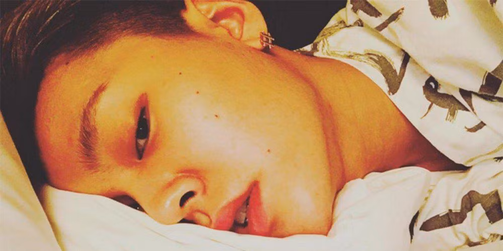 Ilhoon nhóm BTOB quả là xứng danh “chúa tể nốt ruồi”, khi có tới 5 nốt ruồi cùng xuất hiện ở nửa mặt bên trái. Đặc biệt hơn nữa, chúng lại gần như tạo thành một đường thẳng.