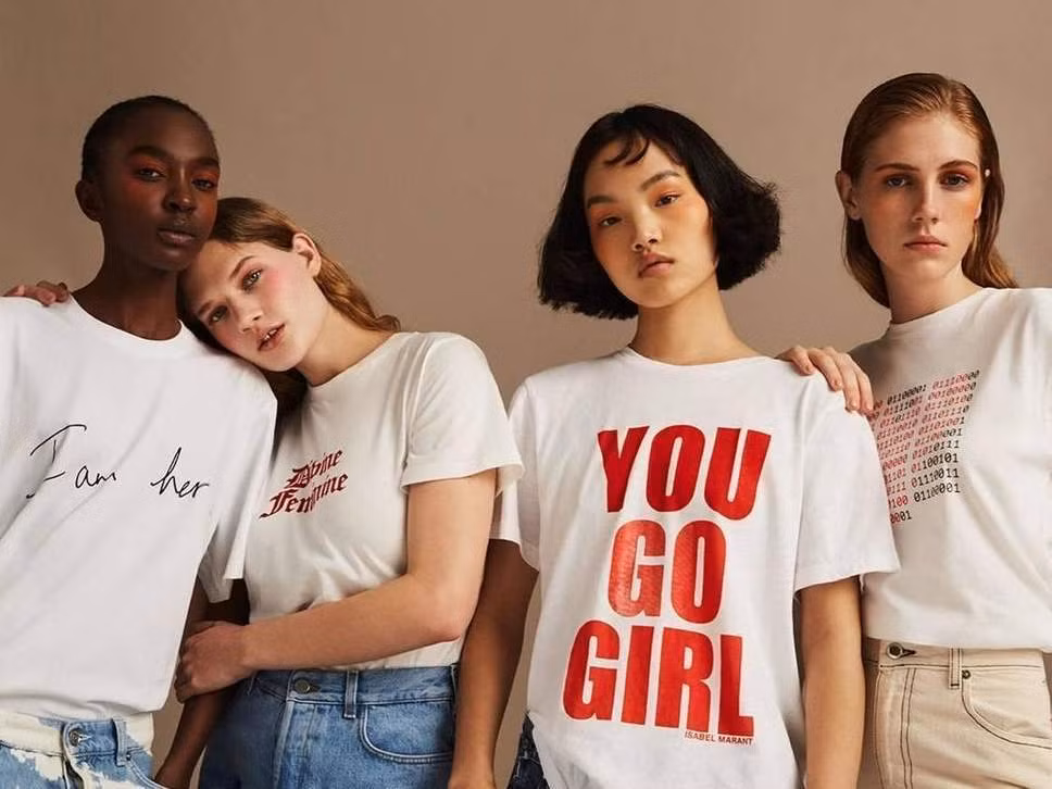 Chiến dịch áo phông gây quỹ từ thiện ngày Quốc tế Phụ nữ của hai nhà thiết kế Victoria Beckham và Alexa Chung (Ảnh: Independent.co.uk)