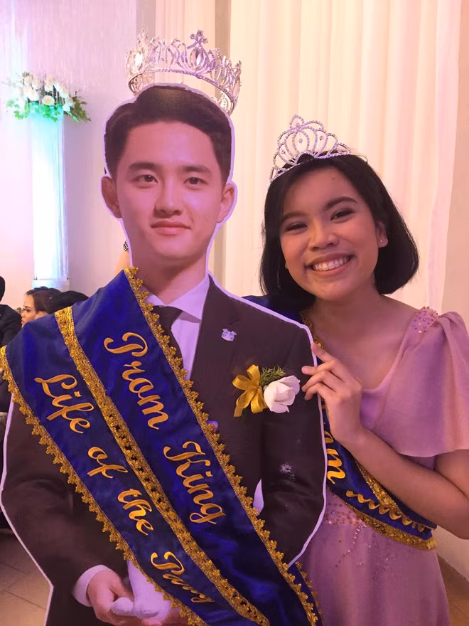 Thậm chí, cả hai nhận được giải thưởng "King and Queen" của prom.