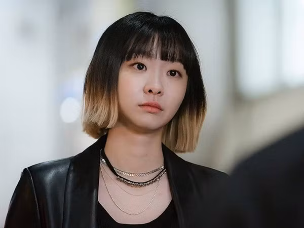 Những lần diện đồ "white on white" gây thương nhớ của nữ chính "Itaewon Class" Kim Da Mi ảnh 11