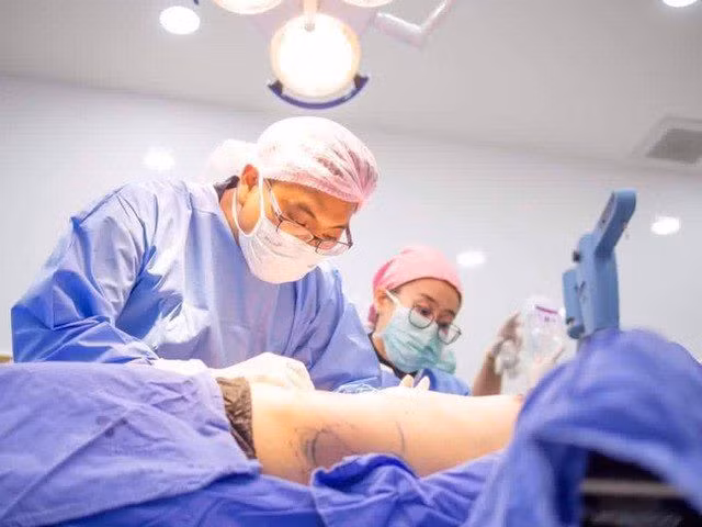 "Tạc cơ bụng" ngày càng phổ biến ở châu Á.