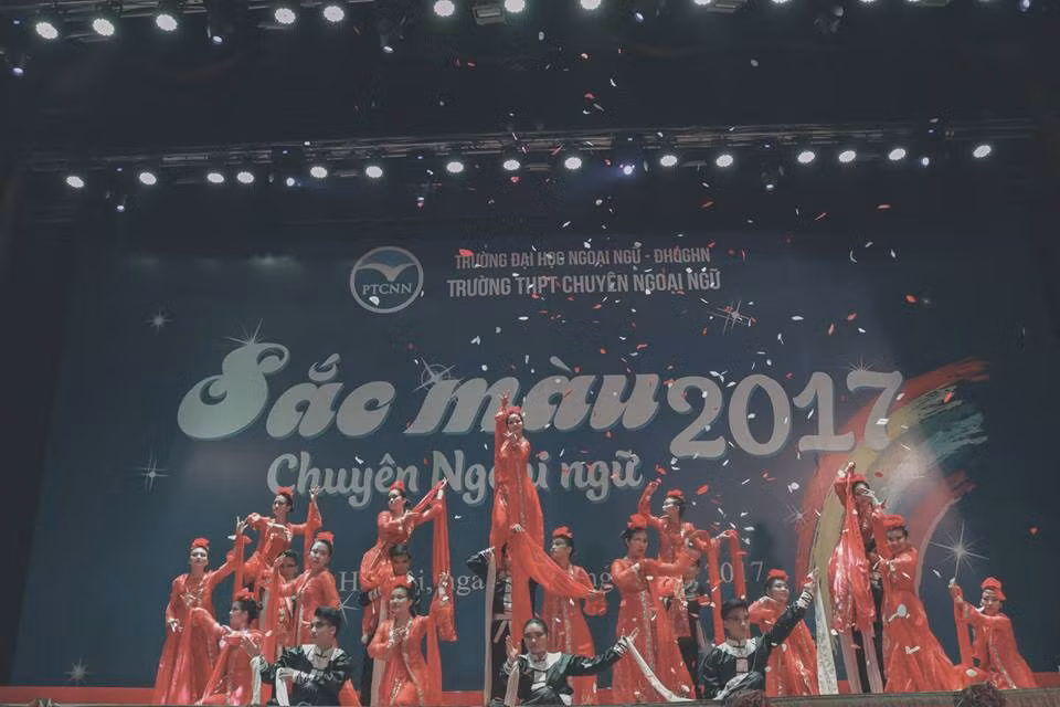 Không chỉ học trên lớp, teen THPT chuyên Ngoại ngữ còn được học ở... CLB! ảnh 13 Không chỉ học trên lớp, teen THPT chuyên Ngoại ngữ còn được học ở... CLB! ảnh 13
