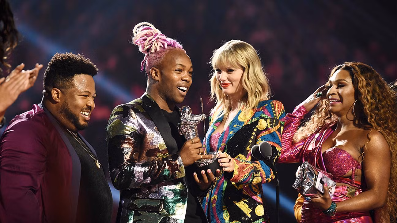 Taylor Swift, Ariana Grande, BTS, Shawn Mendes, Camila Cabello "đại thắng" 2019 MTV Video Music Awards ảnh 1