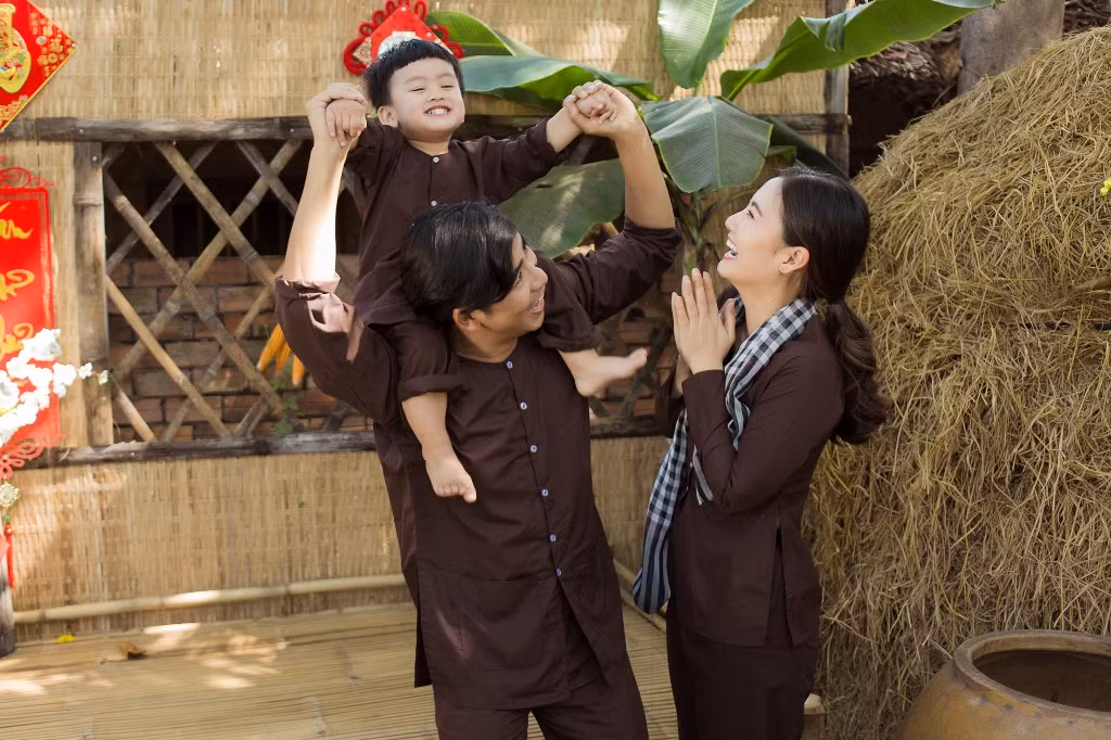 Từ khi tham gia ghi hình Con đến từ hành tinh nào, Louis có lượng fans không thua kém gì ba mẹ trên mạng xã hội.