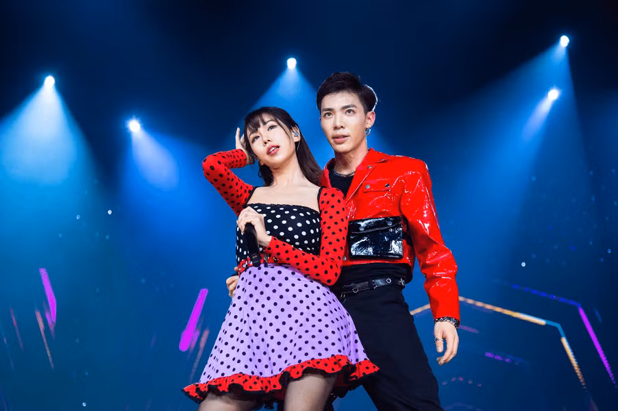 Cô nàng đã chiêu đãi fan bài hit làm nên tên tuổi của mình - Yêu.