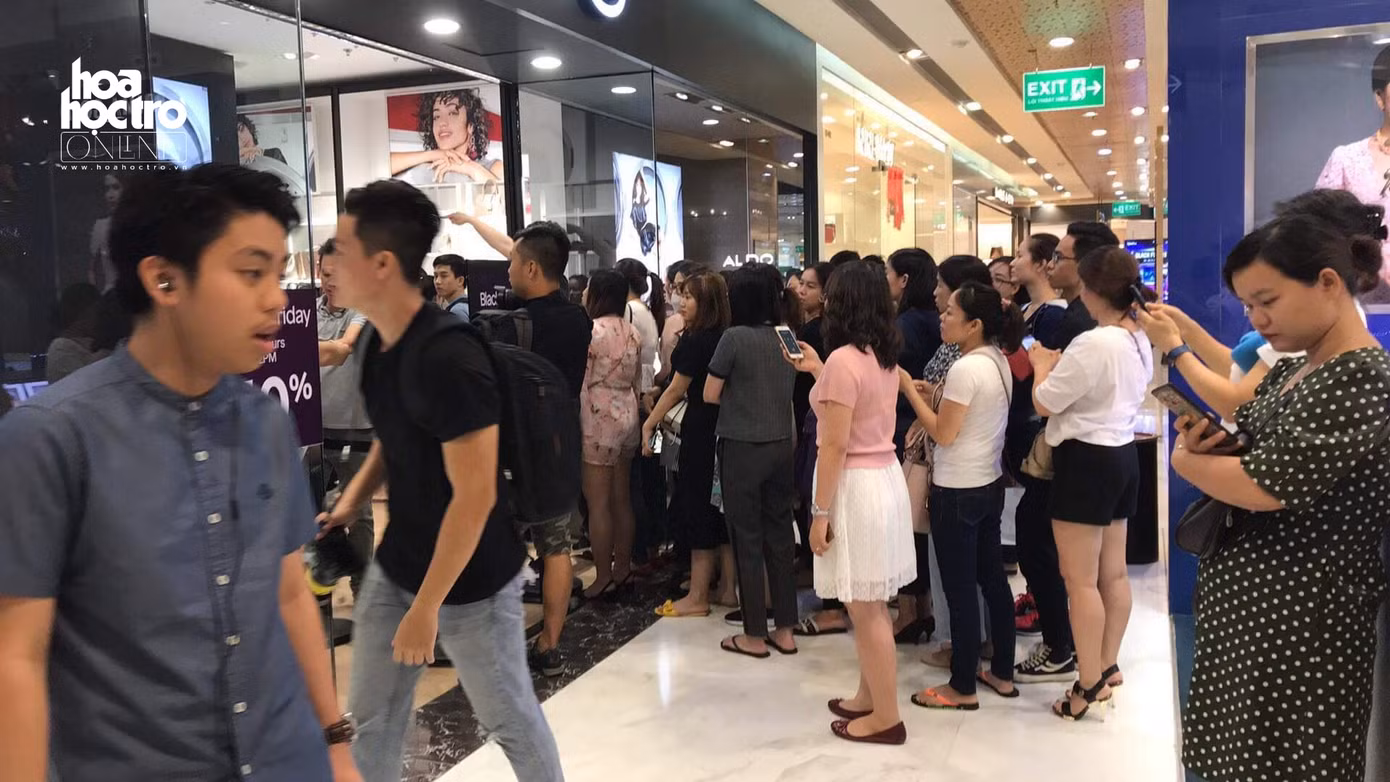 Không khí mua sắm, "săn sale" náo nhiệt hơn bao giờ hết.