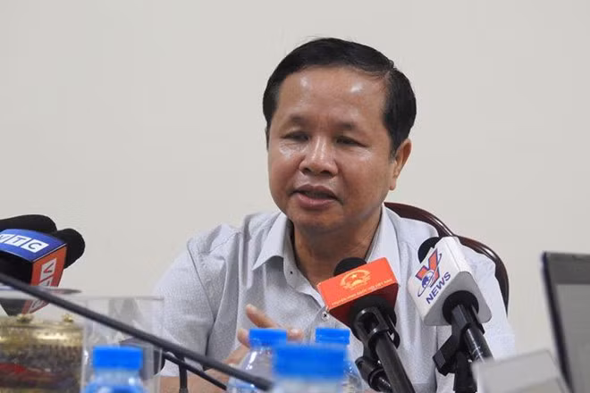 Một số chuyên gia giáo dục cho rằng cách chức ông Bùi Trọng Đắc là hợp lý nhưng hình thức xử lý với hai phó giám đốc sở GD&amp;ĐT còn nhẹ. Ảnh: Q.Q.
