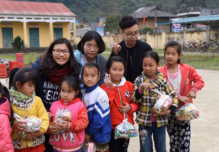 Cùng các bạn teen Hà Nội mang Tết muộn yêu thương và ấm áp hơn cho những bạn nhỏ hoàn cảnh khó khăn nhé!