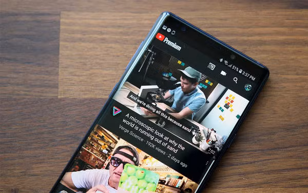 Từ ngày 24/09, người dùng YouTube không trả phí sẽ có thể truy cập vào dịch vụ YouTube Originals, dịch vụ trả phí cho phép bạn xem các phim bộ, phim lẻ và sự kiện gốc từ YouTube. (Ảnh: The Verge)
