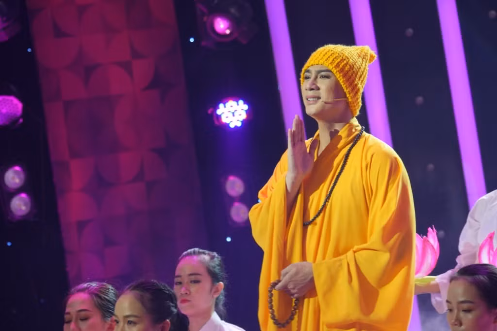 Dương Cường còn mạo hiểm không chọn cho mình dòng nhạc bolero sở trường mà bạo gan thử sức với loại hình truyền thống cải lương cổ trang. Đòi hỏi người diễn viên phải vừa hát vừa vũ đạo, đặc biệt là khí chất phong thái,....aption