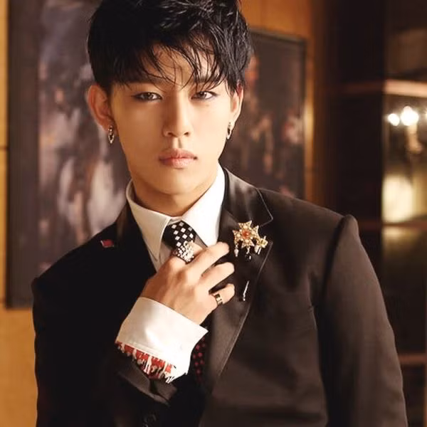 Nốt ruồi dưới mắt trái Daehyun nhóm B.A.P khá mờ, nên chỉ có fan ruột mới để ý thấy mà thôi.
