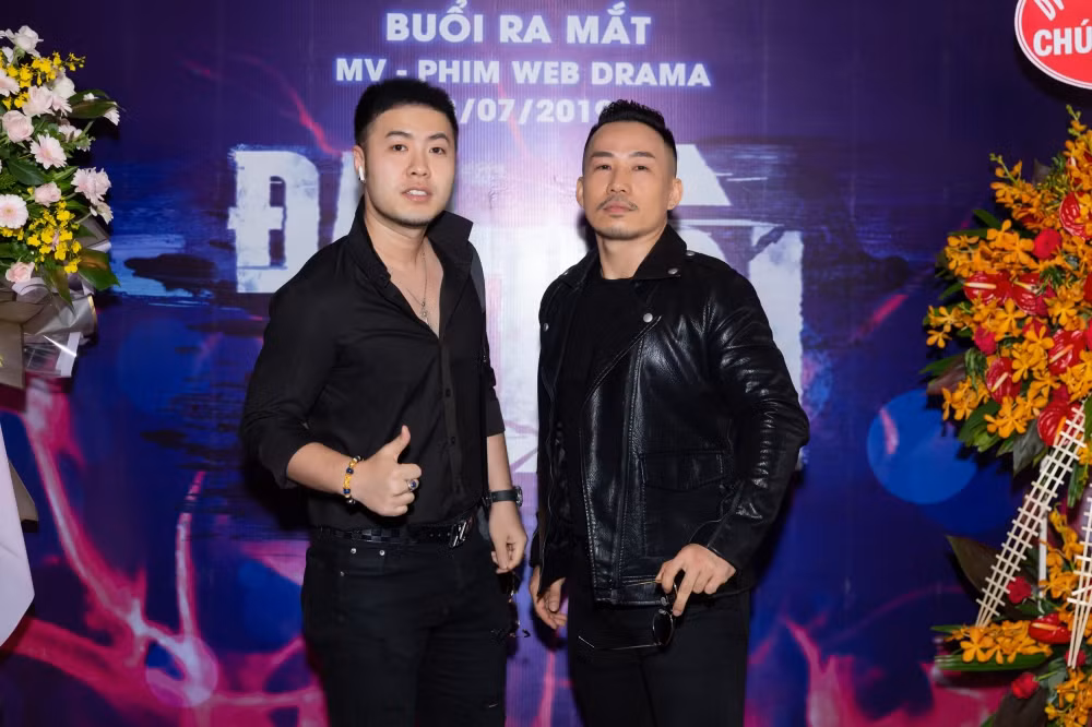 Akira Phan xuất hiện khác lạ tại sự kiện