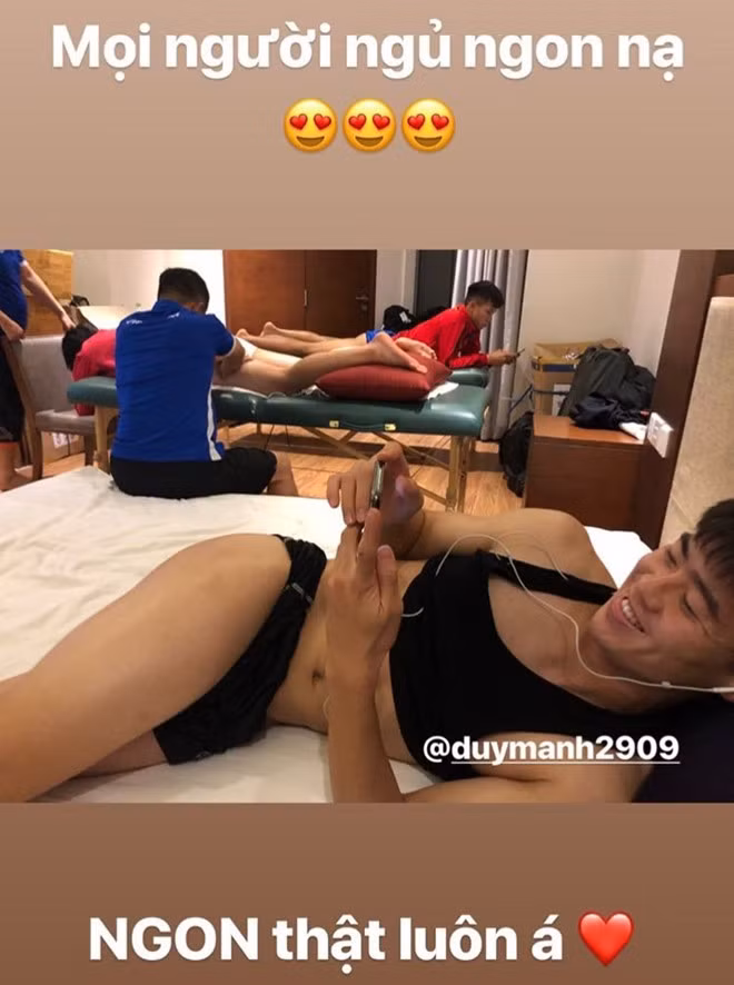 Đình Trọng tung ảnh Duy Mạnh lên mạng xã hội.