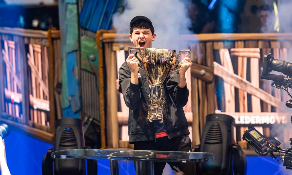 Kyle Bugha Giersdorf ăn mừng chiến thắng World Cup Fortnite. Ảnh: Getty Images.