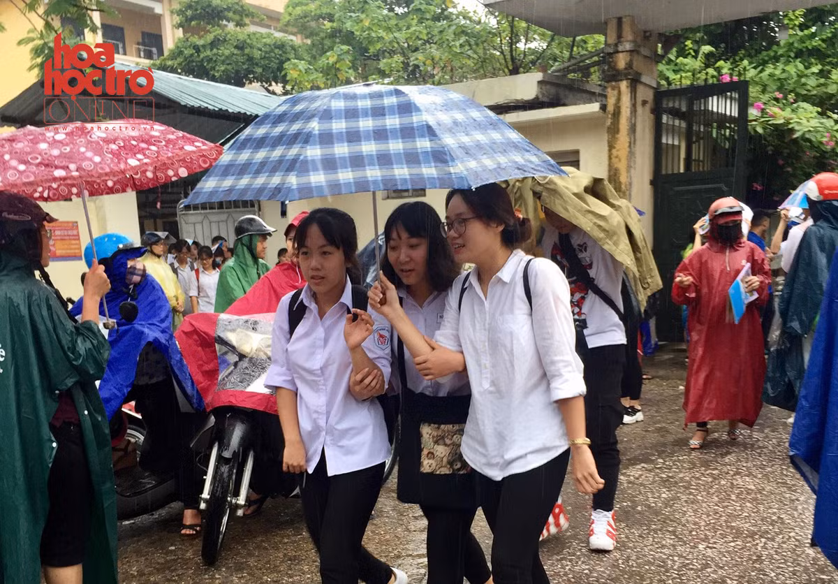 Phần đông các sĩ tử đều đánh giá đề Lịch sử khó hơn các đề còn lại. (Ảnh: Diệu Linh)