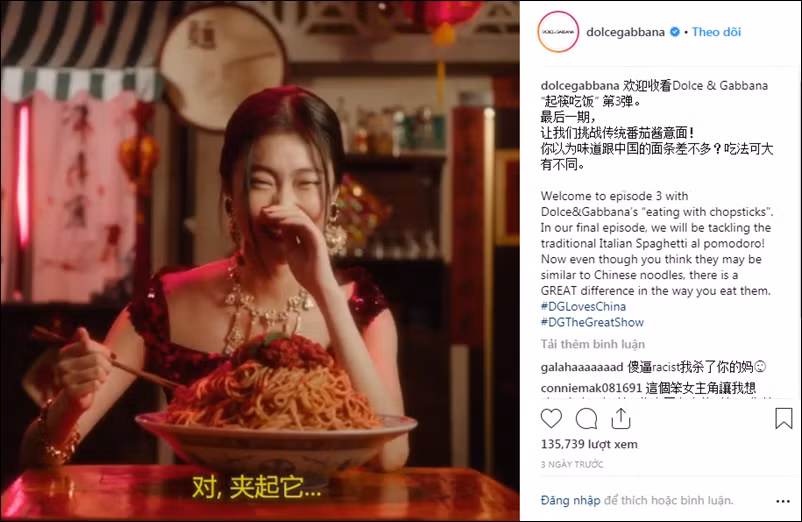 Không chỉ là những biểu cảm hài hước gây tranh cãi của cô gái trong đoạn clip về cách sử dụng đũa, dòng caption bài đăng còn khiến nhiều người dân Trung Quốc cho rằng nhà mốt nổi tiếng đang có thái độ coi thường nền văn hóa truyền thống nước này.