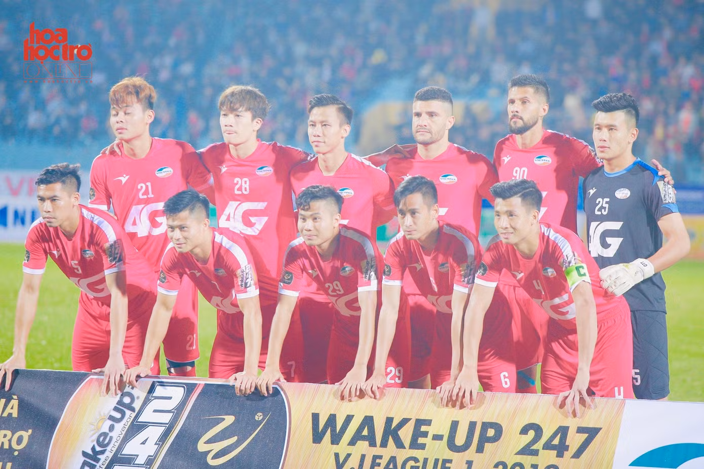 Đội hình ra sân của Hà Nội FC và CLB Viettel.