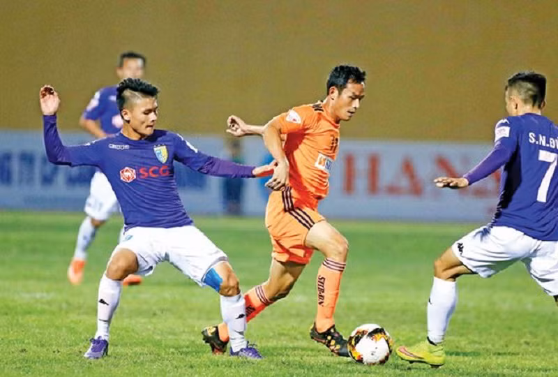 Thậm chí trong màu áo Hà Nội FC.