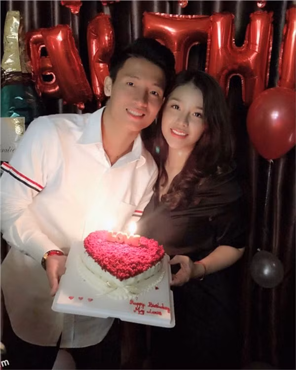 Bùi Tiến Dũng và bạn gái.