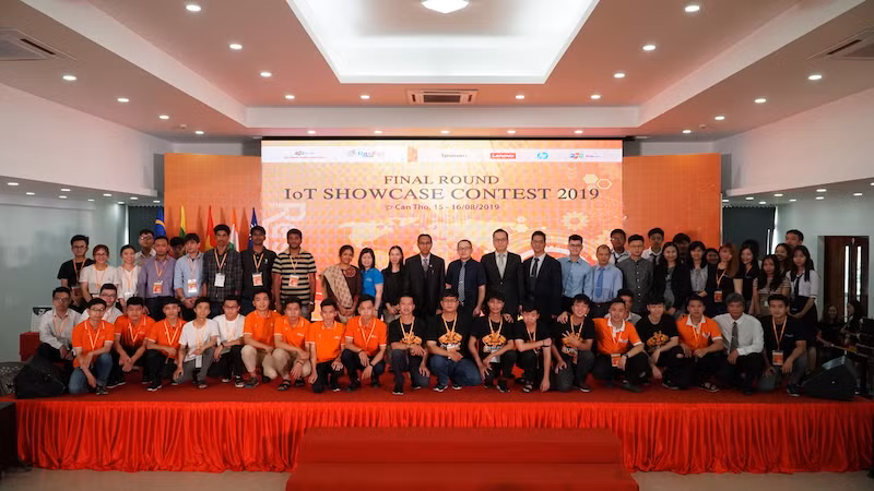 FPT Edu Research Festival 2019 khép lại với nhiều trải nghiệm và các chia sẻ quý giá đến từ những bài trình bày, các phần thi và những giao lưu chuyên môn trong lĩnh vực IoT.