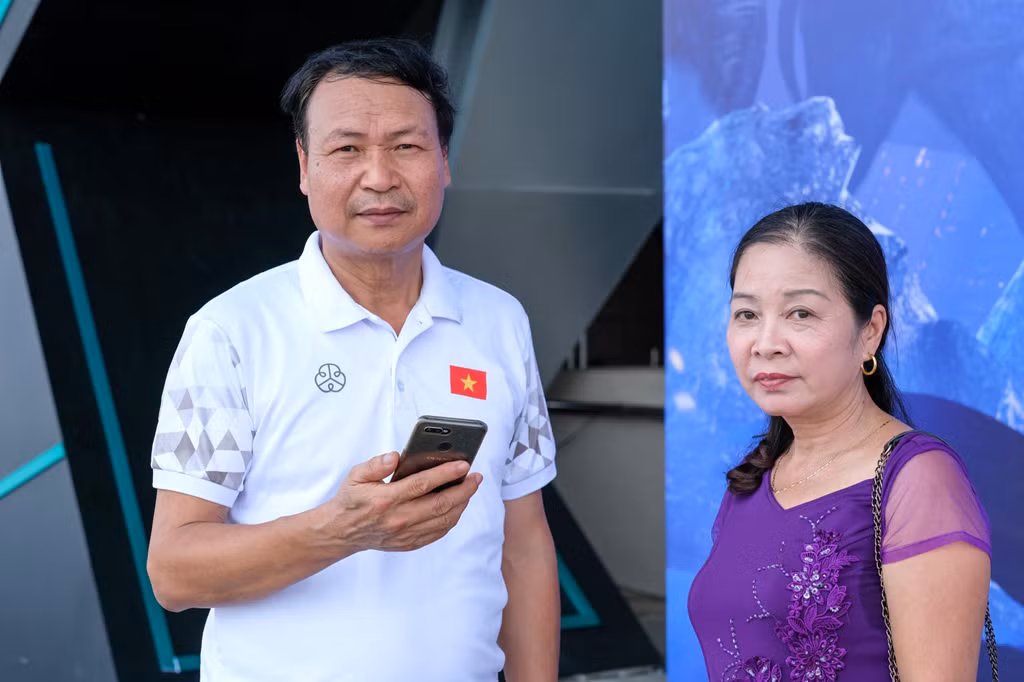 Phản đối con đường game thủ lúc ban đầu, ông bà Thọ, Phu vẫn dõi theo bước đi của Xuân Bách để rồi bị chinh phục lúc nào không hay.