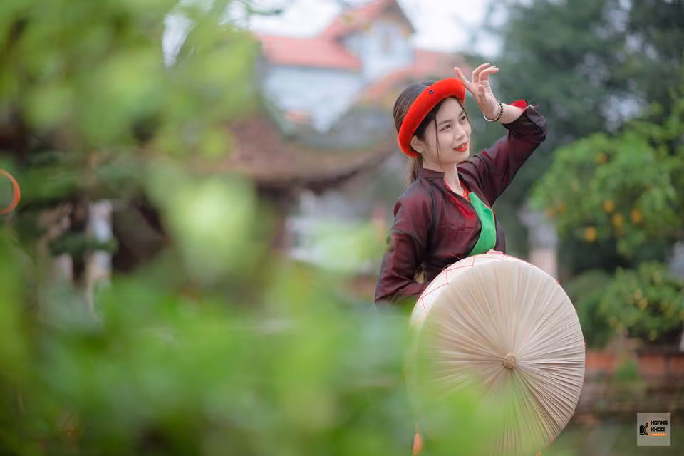 Duyên dáng trong từng tà áo.