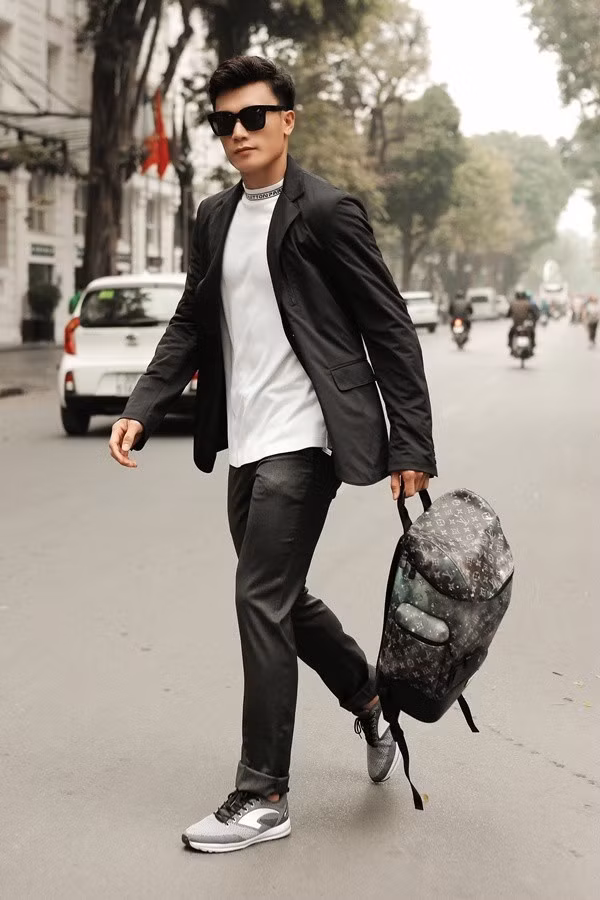 Những bức hình mới chuẩn "nam thần" của thủ môn Bùi Tiến Dũng.