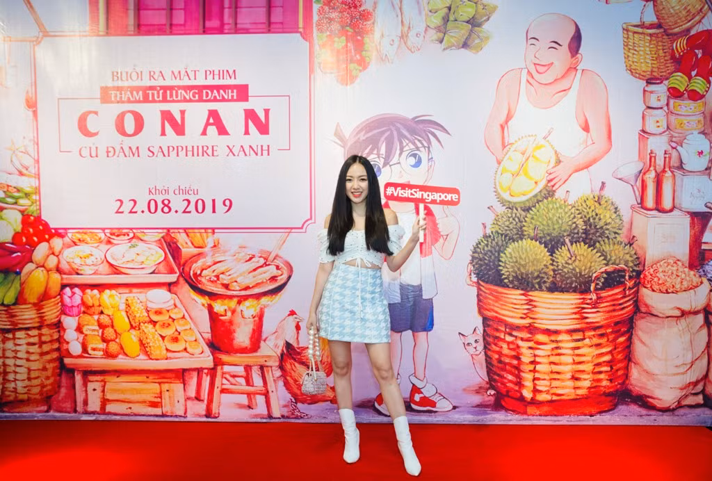 Băng Di diện trang phục trẻ trung, hào hứng mong chờ được gặp chàng thám tử Conan trong phần phim mới.