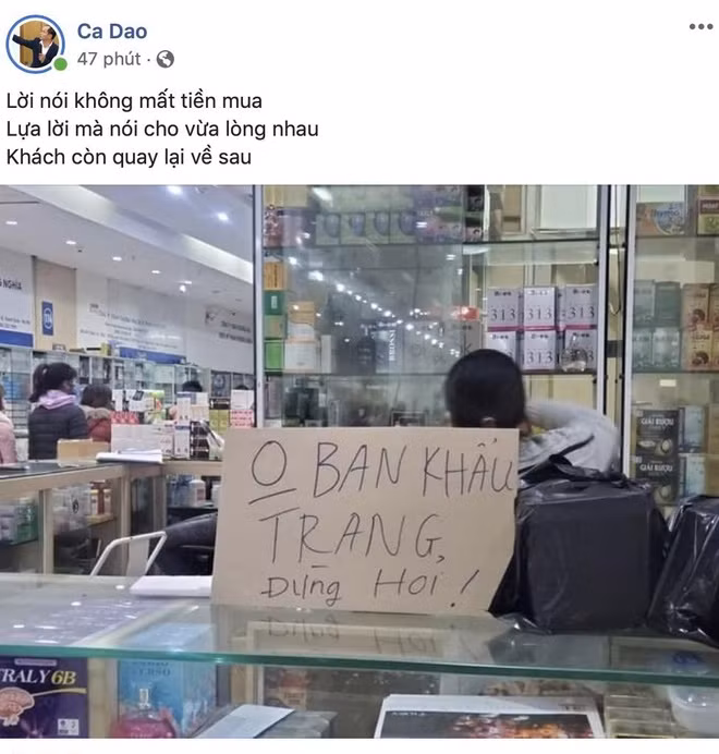 Hiệu thuốc ở Hà Nội gây tranh cãi khi để biển: "Không bán khẩu trang, đừng hỏi".