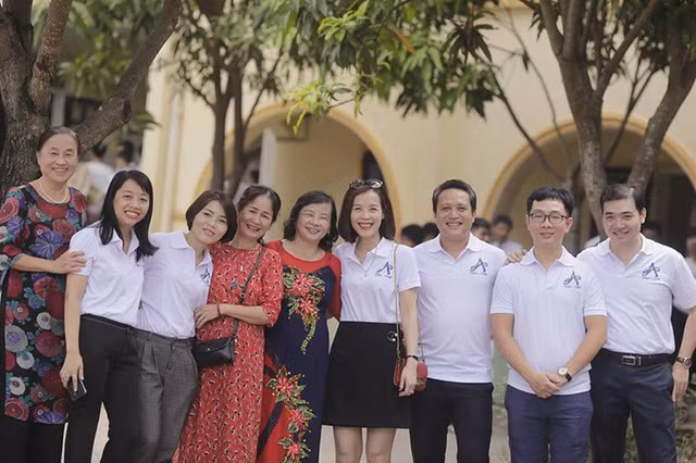Tái hiện hình ảnh thời học trò.