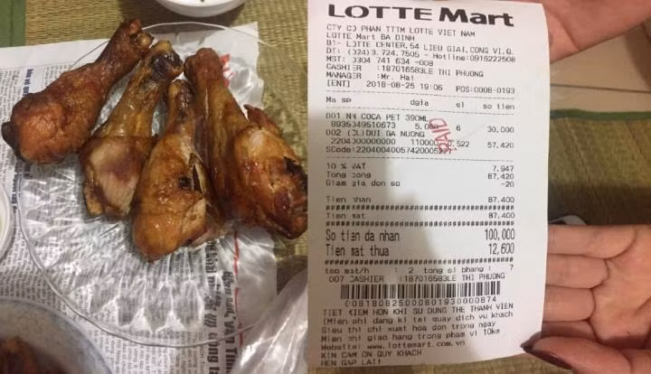 4 chiếc đùi gà chị N. mua tại siêu thị Lotte Mart có đến 3 chiếc có mùi hôi thối, 1 chiếc bắt đầu lên mùi.