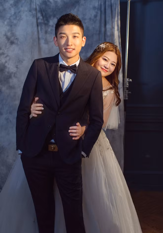 "Anh muốn cùng em tạo dựng một gia đình, anh muốn cho em một đời hạnh phúc. Suốt quãng đời về sau, anh sẽ trân trọng em, bảo vệ em. Anh yêu em".
