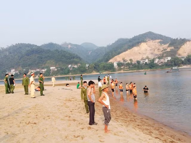 Cháu bé duy nhất sống sót kinh hãi kể lại sự việc sau vụ tai nạn tang thương.