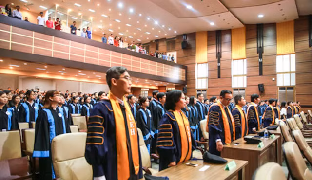 Tiến sĩ tốt nghiệp tại trường ĐH Kinh tế TPHCM. Ảnh: minh hoạ.