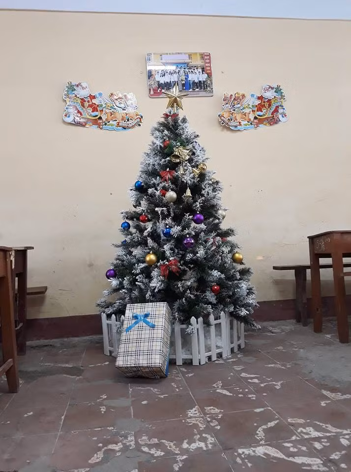 Không khí Giáng sinh tại trường THPT Phan Bội Châu (Hải Dương). (Ảnh: LeKha Binh)
