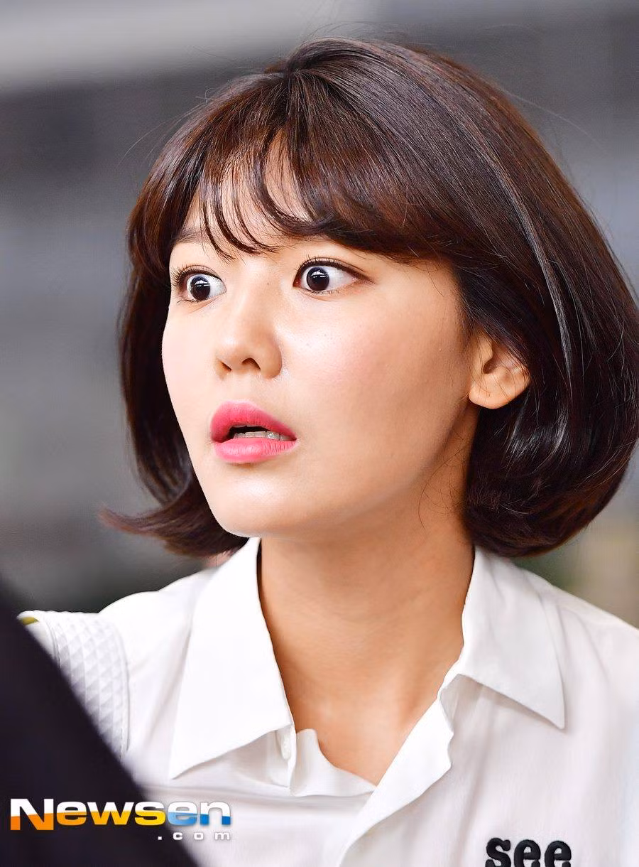Tiếp tục bỏ quên hộ chiếu, Sooyoung (SNSD) chính là cô nàng não cá nhất K-Pop rồi ảnh 2 Biểu cảm của Sooyoung khi nhớ ra mình quên hộ chiếu