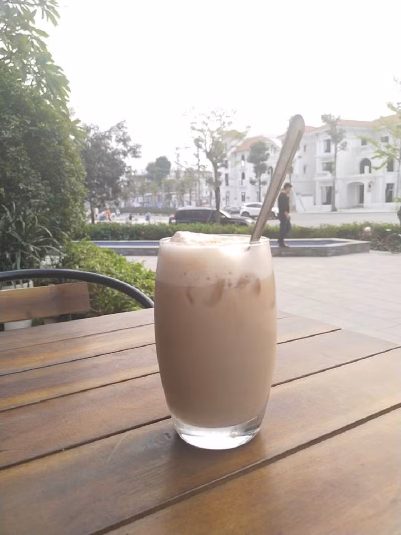 Phía trên cốc khá giống lớp milk foam.