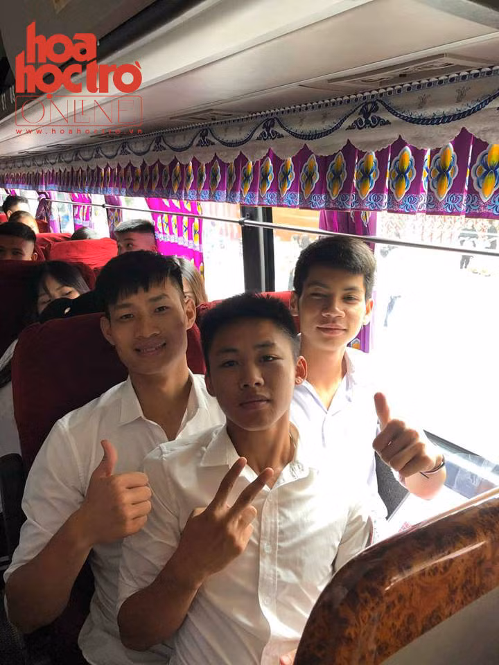 Có xe trường đưa đón, các bạn teen chẳng lo muộn giờ đâu nè!