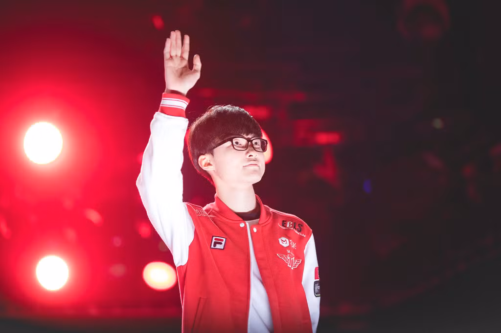 Sự nổi tiếng trên toàn cầu khiến Faker được biết đến như "đại sứ eSports". Ảnh: Twitter.