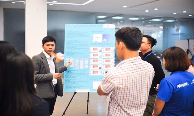 Thầy Nguyễn Đăng Tuyên giới thiệu về những ứng dụng Công nghệ thông tin trong việc dạy Lịch sử.