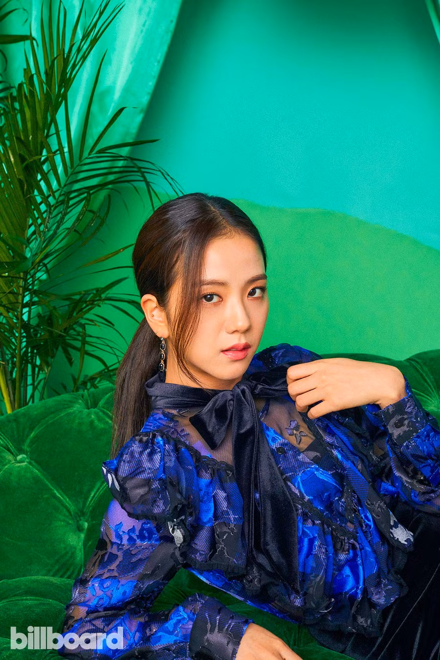 Bộ đồ bị fan chê là xấu tệ nhưng Jisoo vẫn đẹp xuất sắc.