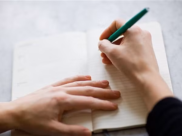 Nào, hãy viết ra những việc bạn sẽ làm nếu không cần nghĩ đến tiền!