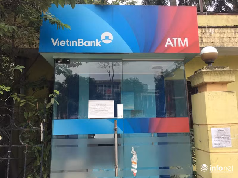 Vietinbank dán thông báo, ATM ở trung tâm huyện Thanh Trì tạm ngừng phục vụ kể từ ngày 6/1/2020