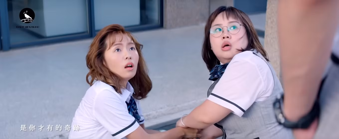 Có hai cô nàng lạ mặt đã bị Giang Trực Thụ 